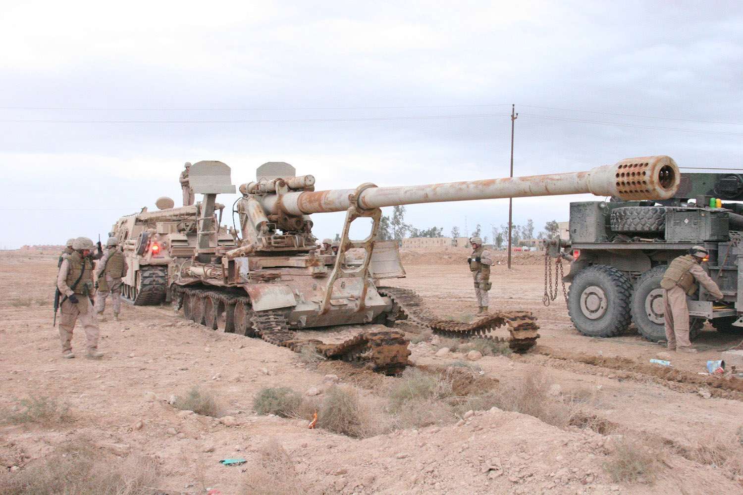 The Iraqi Koksan being pulled by an M88.