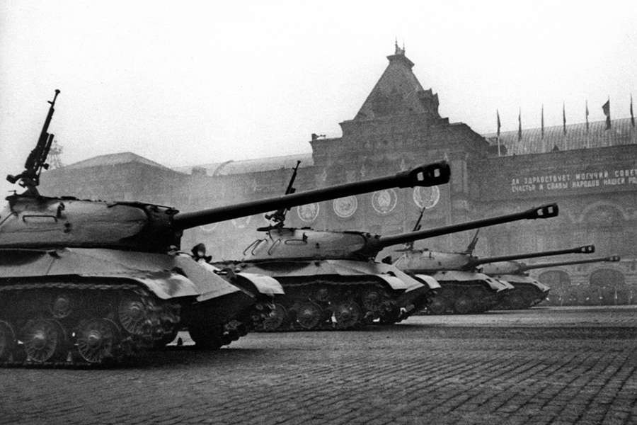 IS-3s parading on Red Square.