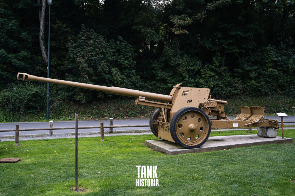 PaK 43/41 anti-tank gun.